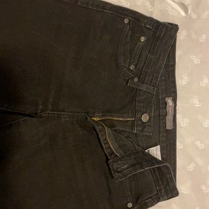 Levi’s women mid rise black jeans